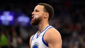 在上海国际赛车场F1围场，姚明与范志毅热切互动上演体坛“温情时刻”…